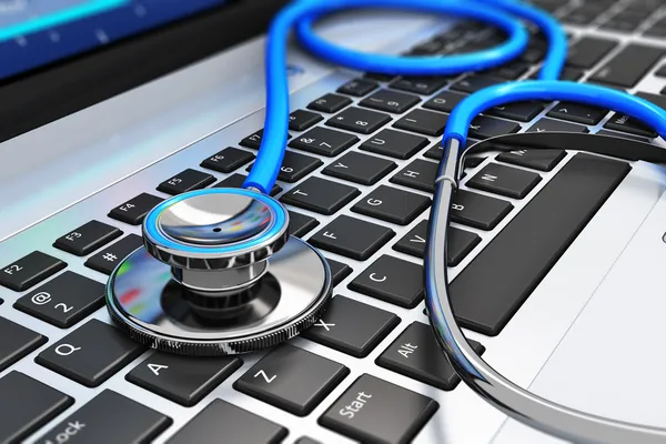 Stethoscope pose sur un clavier de laptop - diagnostic et maintenance